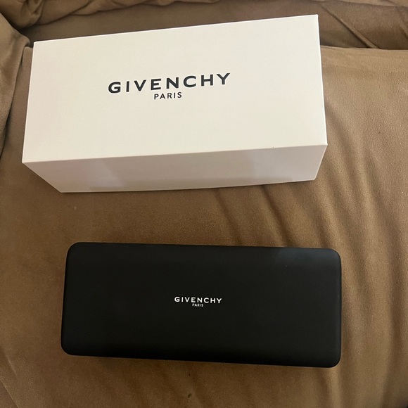 Givenchy sunglasses - Picture 3 of 5